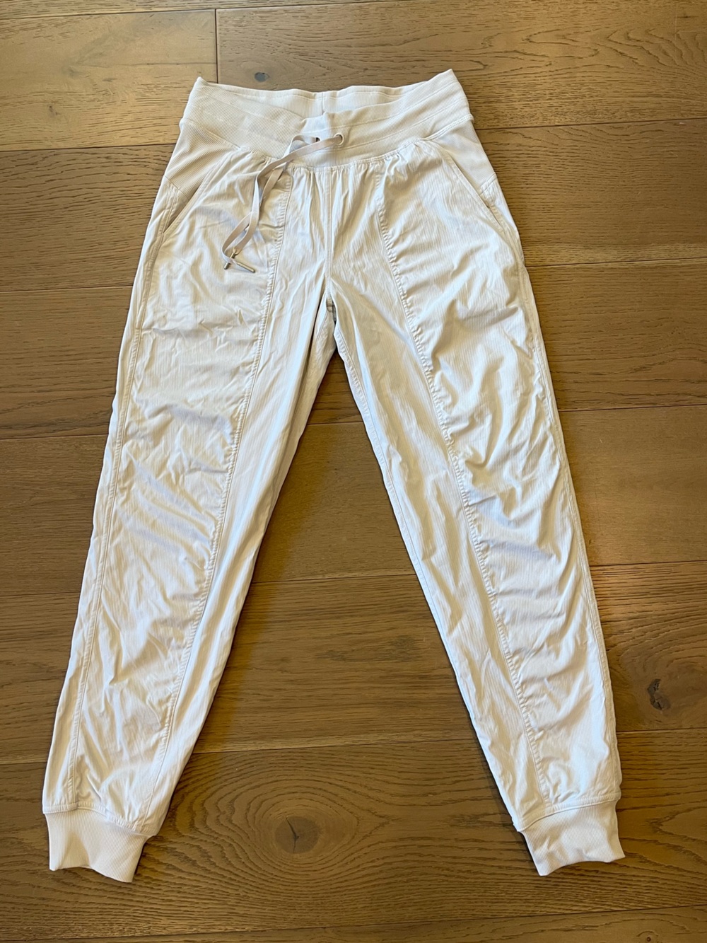 NEVER WORN Lululemon Heather gray joggers in size 6